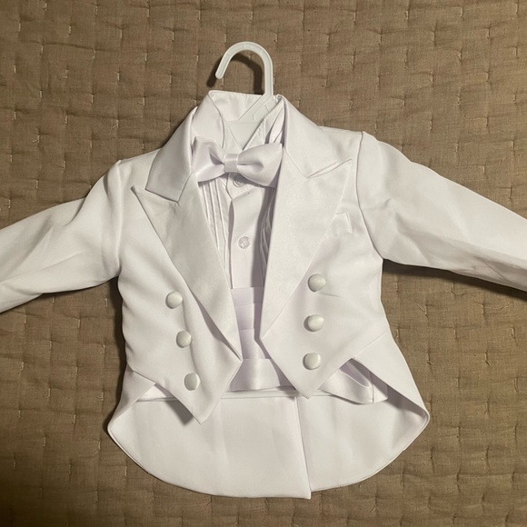 Baby Boys Formal White 5 Piece Classic Suit Set with Tail - Picture 9 of 10